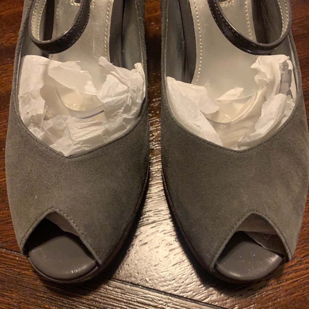 Women’s Heels - Picture 9 of 9